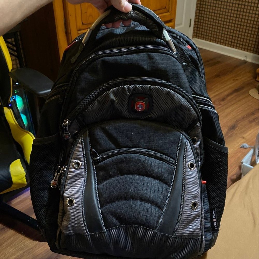 Swissgear Wenger Synergy 16" Laptop Backpack Black Gray Model Used